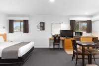 The Henty Hotel a Ob Flat
