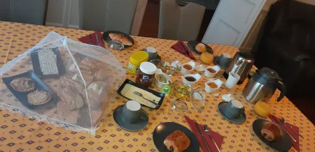 La Miramboise, Chambres et Table D hôtes Отели в г. Мирамбо