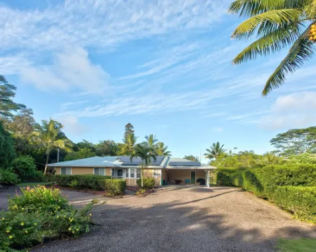 Hale O Makani 3 Bedroom Home by RedAwning Hotéis em Keaau