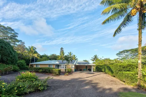 Hale O Makani 3 Bedroom Home by RedAwning Hotels in Keaau