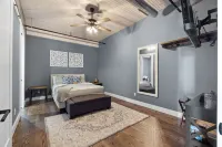 Downtown Loft Amazing Bath Tub & Shower #9