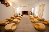 Hearty Center Motel