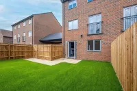 Modern 5 Bedroom 3 Bath Hse Aylesbury Hotels near Haddenham Museum