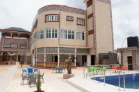 Alafia Hotel Ketou - ที่มีสระว่ายน้ำ
