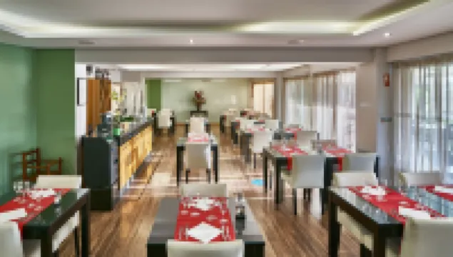 Parque Mourabel, Oásis Village & Pé do Lago