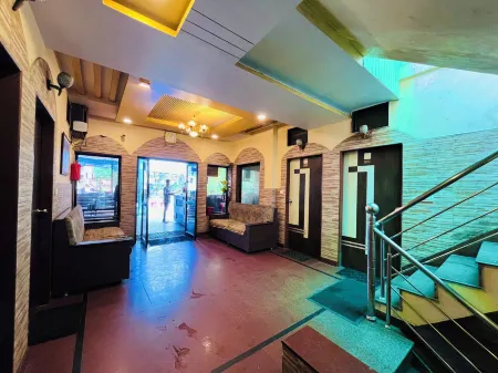 Hotel Goodluck Residency Отели рядом с достопримечательностью «Honey Moon Point»