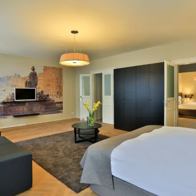 James Hotel & Apartments โรงแรมใกล้กำแพงจอห์น เลนน่อน