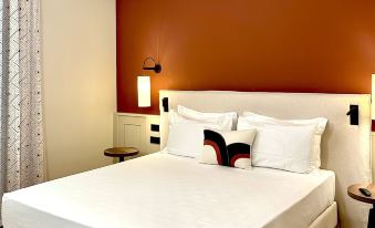 Maximilian Suites