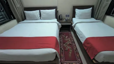 Samarth Bardia Adventure Resort Hoteles cerca de Birat Purush Darshan