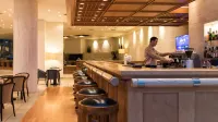 Alexander Beach Hotel & Spa - bar