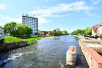 Comfortable, 2-Level Apartment by the River - Hot Tub