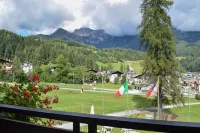 Albergo Scoiattolo Dolomites Experience - Bergblick