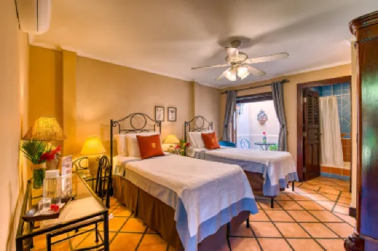 ホテル ロス ロブレス のホテル