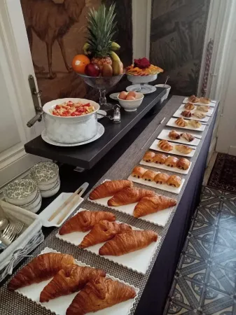 Hôtel la Tour Perrier Отели в г. Сен-Савен