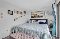 FANTASTIC 2 BR 2 Blocks to beach pool balcony - balcony