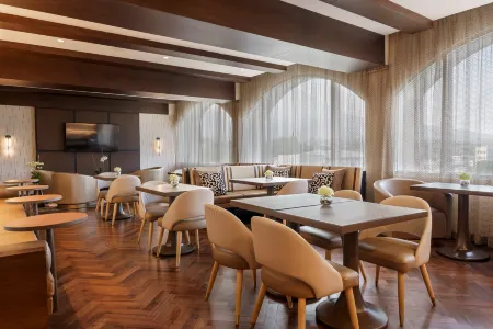 InterContinental Hotels San Salvador-Metrocentro Mall Отели рядом с достопримечательностью «Парк Панчо Лара»