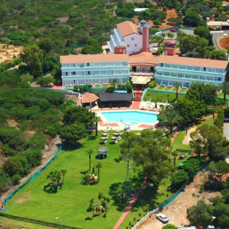 Adelais Bay Hotel