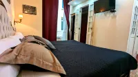 Old Havana Hideaway with King-Sized Bed & Private Balcony