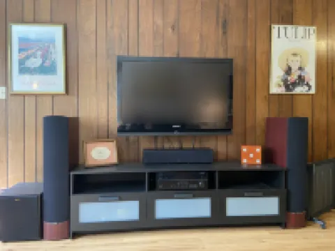 Quiet one bedroom house close to airport