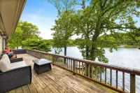 Bella Vista Lake House, MTB Trail Access, Golf, close to downtown Bentonville