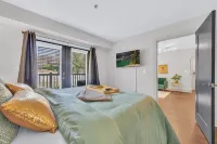 Emerald Suite near Truist Park / Free Parking