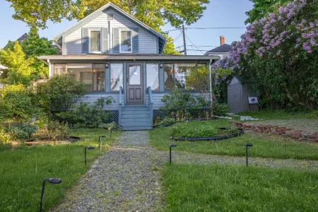 Steps to Restaurants, Shops & Waterfront, Bar Island, Free 2-Car Parking,  Wi-fi