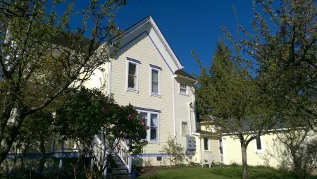 Just 3 Blocks from Downtown! Charming Studio Apartment! Отели рядом с достопримечательностью «Port Townsend Marine Science Center»