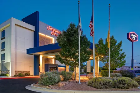 Hampton Inn Albuquerque-University/Midtown Отели рядом с достопримечательностью «Silver Family Geology Museum»