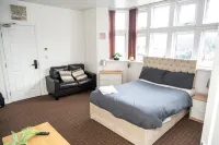 Hayy Studios Comfortable Stays in Deighton Các khách sạn ở 
