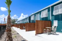 Luxurious Townhome and Comfortable Amenities - Inviting Coastal Retreat