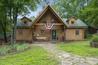 Charming Log Cabin with Hot Tub and Scenic Views - Cozy Romantic Retreat