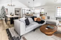 Private Hot Tub and Scenic Mountain Views - Stunning Rustic Elegance Hotels in Warwick