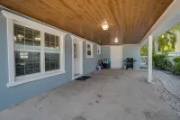 Spacious Oasis with Private Pool and Chic Design - Elegant Retreat Hotels in Anna Maria