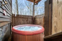 Hot Tub, WiFi, No Pet Fee - Beary Cozy - Romantic Cabin in Red River Gorge, Kentucky! Các khách sạn ở Stanton