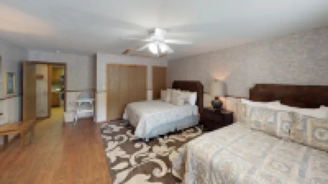 Sauna Access and Scenic Balcony - Cozy Tranquil Retreat