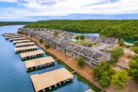 Two Pools, Playground and Pristine Lake Access - Serene Family Haven Hotel a Brumley