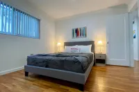 Fully-Equipped Kitchen and Free Parking - Beautiful Cozy Retreat