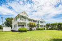 Immaculate oceanfront townhouse with ocean view & private beach access Hotels near Conch Keys