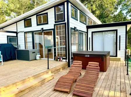 Charming Lakeview Lakehouse, Escape to Toledo Bend Lake, Hemphill, TX