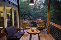 Luxurious Hot Tub and Stunning Nature Views - Exquisite Woodsy Retreat
