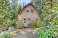 Creek-side mountain cabin with fireplace, balcony & full kitchen - near hiking Hôtels à : Rhododendron