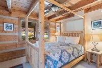 Charming Cabin with Hot Tub and Scenic Decks - Cozy Mountain Retreat