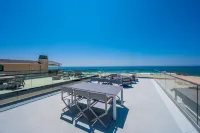Stunning Ocean Views and Rooftop Deck - Beautiful Beachfront Escape