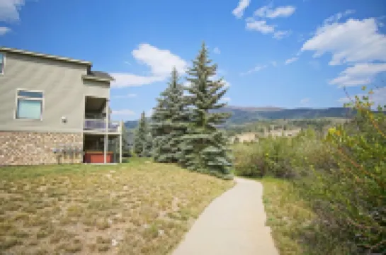 Near 5 Ski Resorts, Free Bus, Blue River, Hot Tub