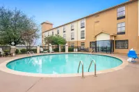 La Quinta Inn & Suites by Wyndham Denison - N. Lake Texoma - Pools