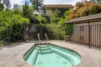 Best Western Plus Yosemite Gateway Inn - Hot Tub