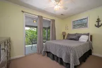 Charming Lake Access and Scenic Views - Cozy Lake Cottage Retreat