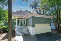 Spacious Home with Golf Views and Outdoor Living - Elegant Escape