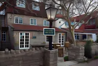 Mullions 51 B&B Hotels in Street