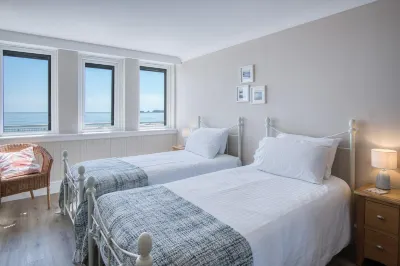 Waterfront 2 - 2 Bedroom Apartment - Wisemans Bridge Saundersfoot Beach附近的飯店